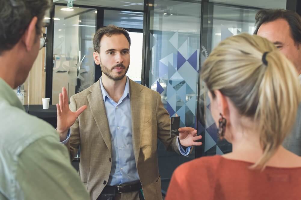 Lucas Nolan - Magicien Mentaliste Hypnotiseur