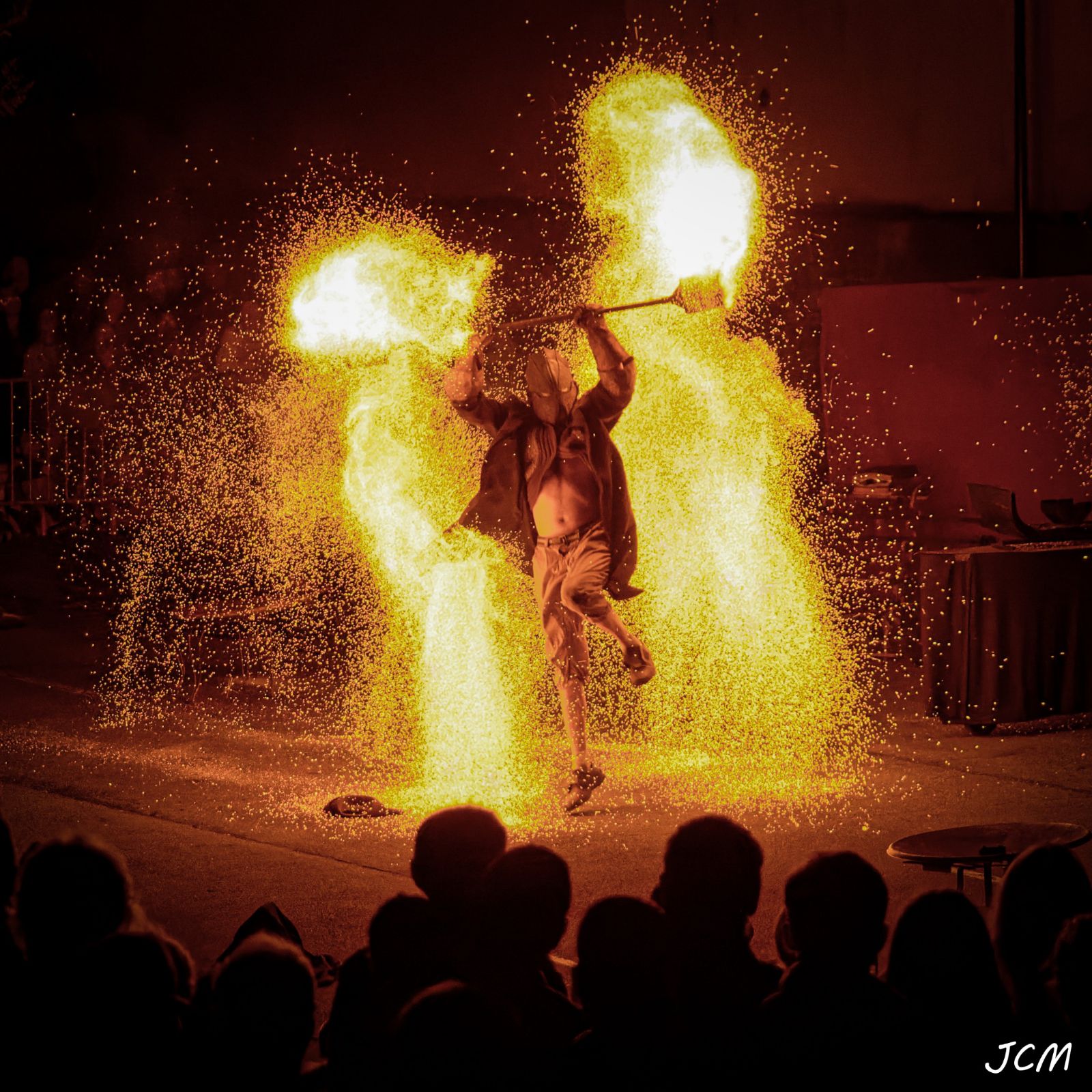 Spectacle "L'antre de feu" , compagnie "les Yeux dans le Rêve"