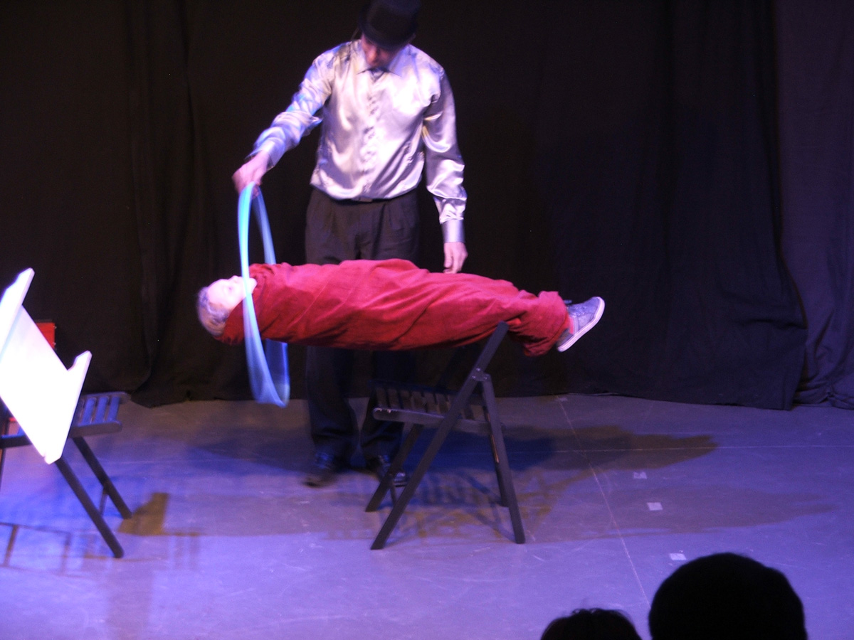 Makito Magicien Illusionniste